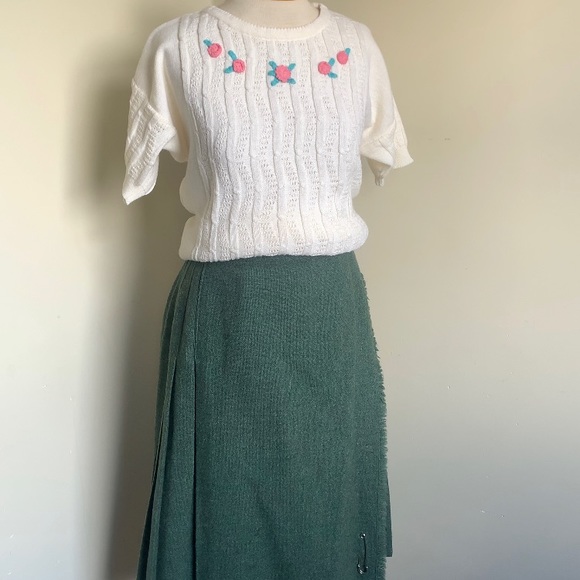 Lightweight Crochet Rosette Sweater Tee - Picture 5 of 8